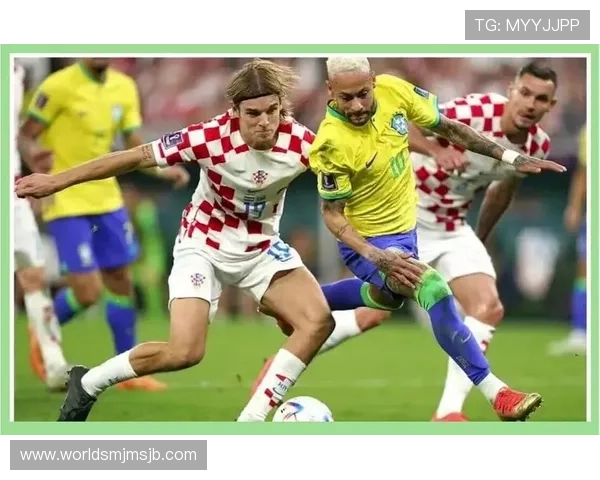 最新卡塔尔世界杯新闻报道：各国队伍战术调整与明星球员表现分析